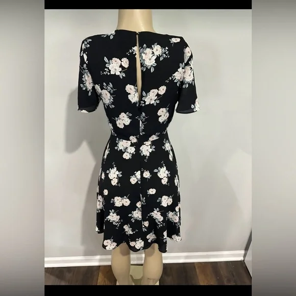 Express Dress size Medium women Sundress floral black - Picture 3 of 3